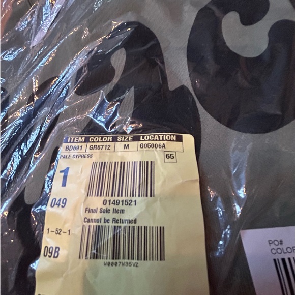 J. Crew NIP Roomy Sweatshirt with PEACE written across the front. Size: Medium - Picture 4 of 6